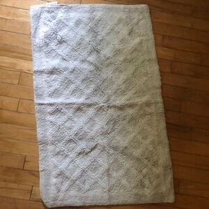 NWOT - Vera Wang Bathroom Mat